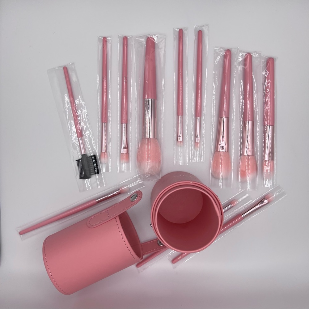 * New Without Tags PUR Pink Makeup Brushes in Case - Picture 5 of 5